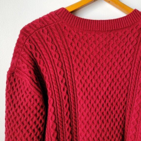 EUC LYSSE NEW YORK RED AND BLACK DEEP V SOFT KNIT SWEATER SIZE M - Picture 7 of 16